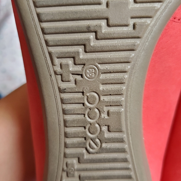 Ecco women's flat size 8- 8.5. - Picture 9 of 9
